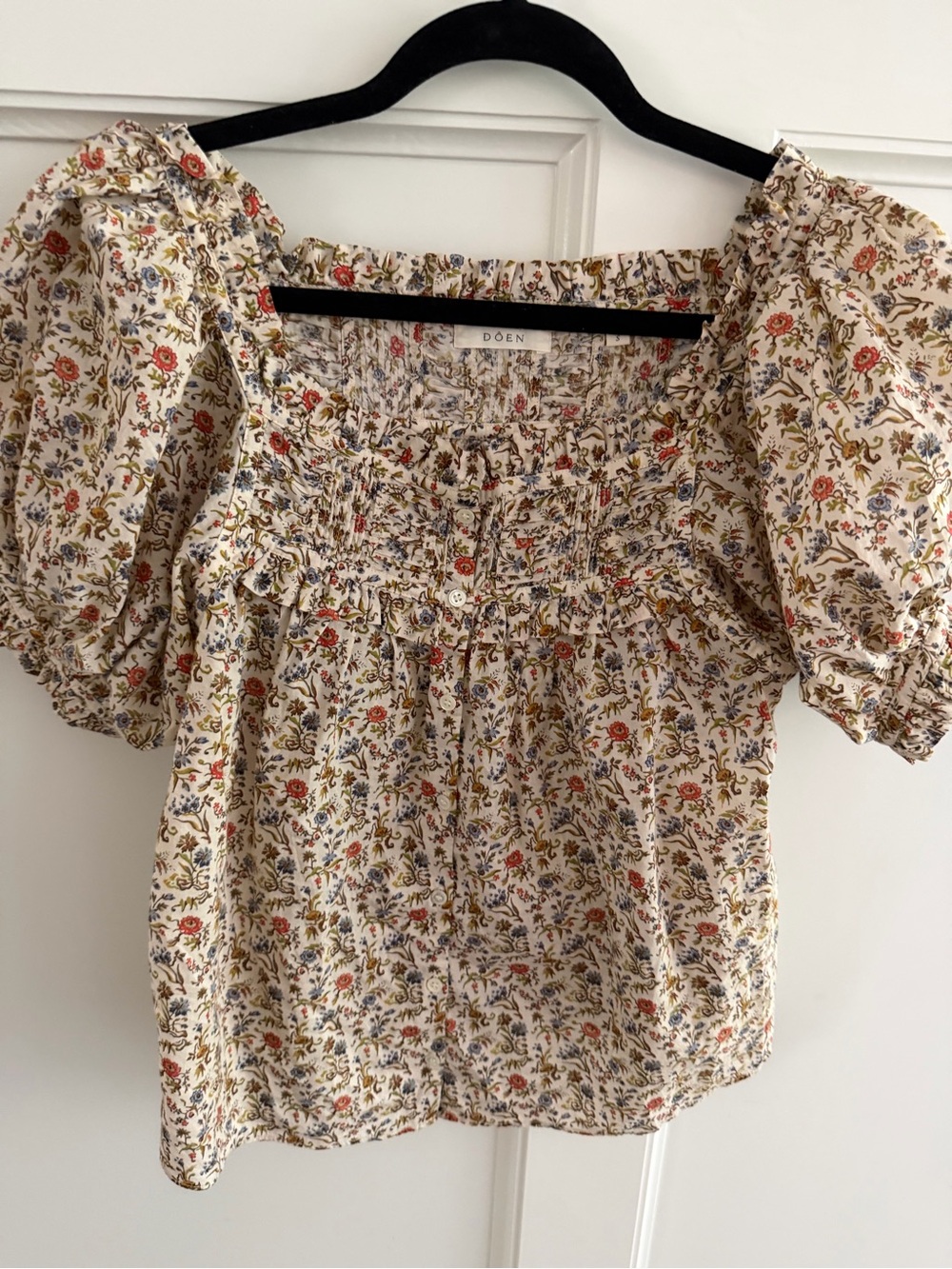 Doen Cream Floral Puff-Sleeve Blouse with Smocked Yoke